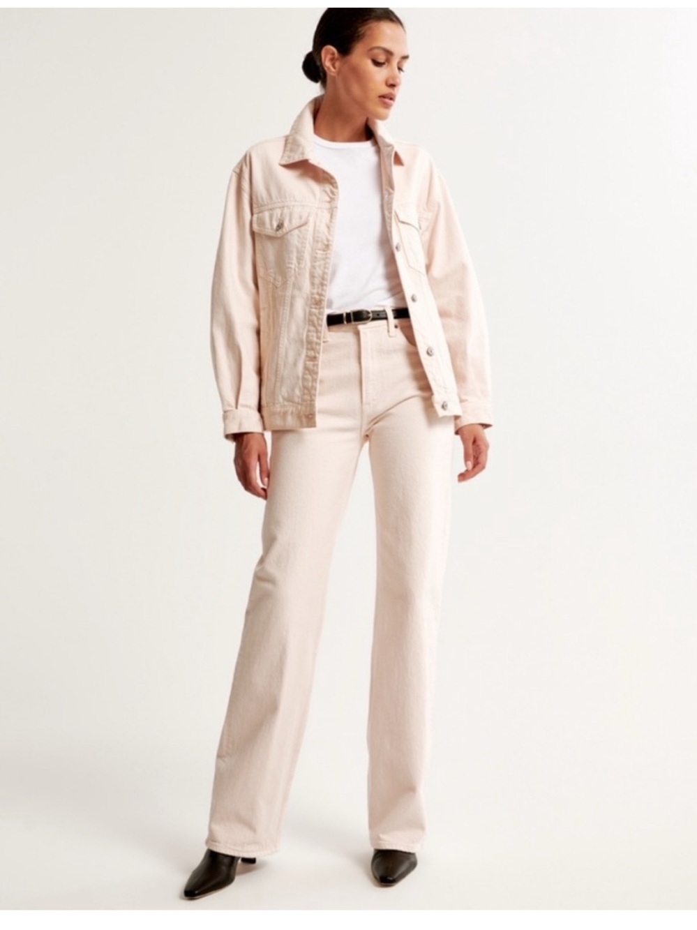 Abercrombie & Fitch High-Rise 90s Relaxed Jeans in Pale Pink Curve Love 25s
